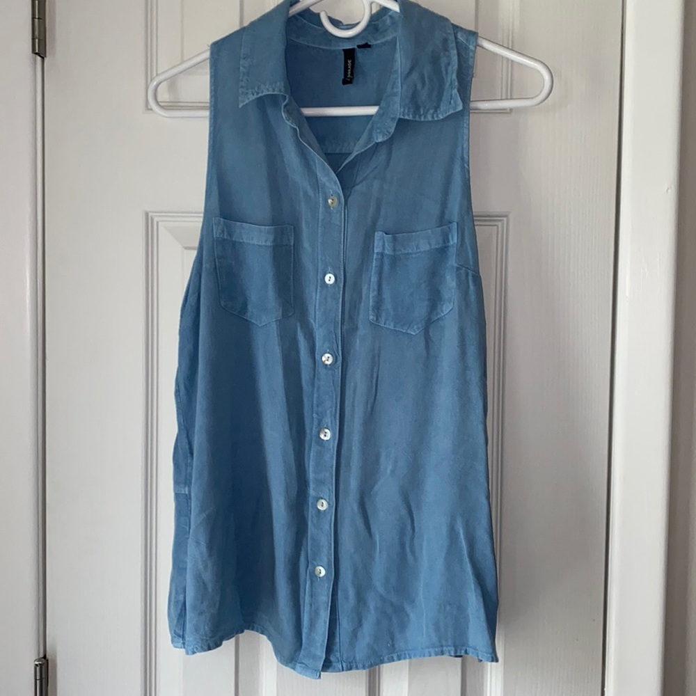 Lightweight light blue Tank